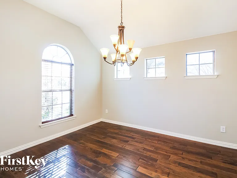 206 Lavaca Dr — Photo 6