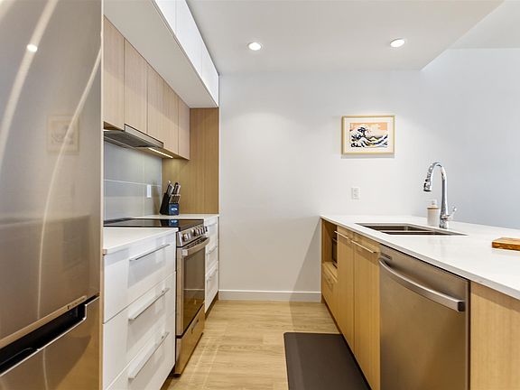 3rd image of 9580 Tower Rd #203