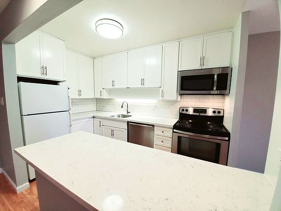 3rd image of 801 N Humboldt St APT 107