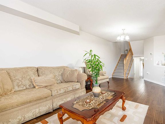 4th image of 85 Charleswood Cres