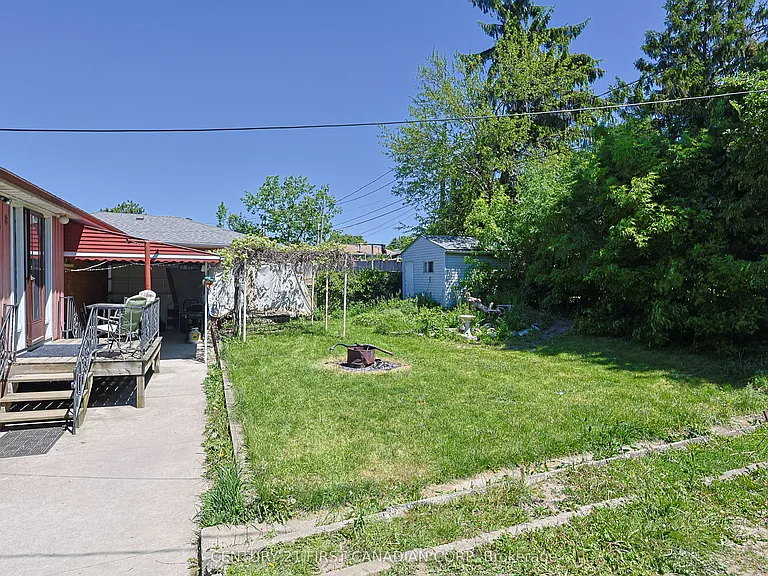 268 Burlington Cres #UPPER — Photo 32