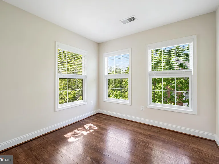 8341 Broderick Cir — Photo 25