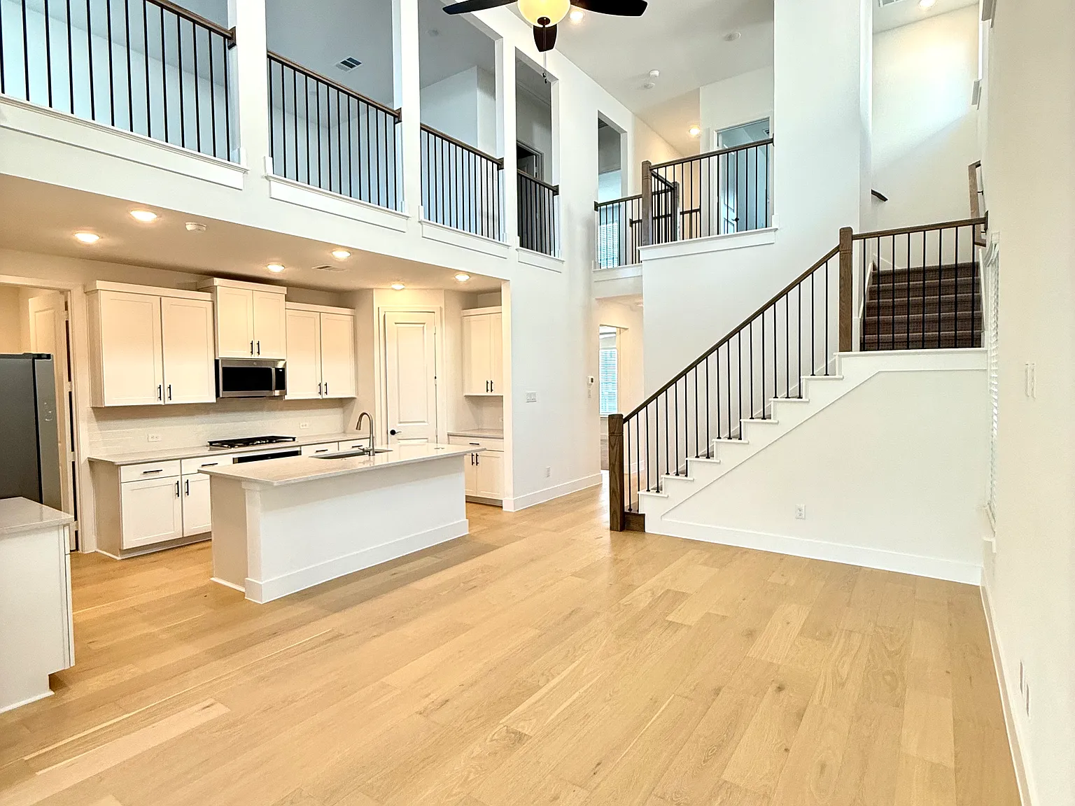4 bed, 2530 sqft, $4,300 — Photo 4