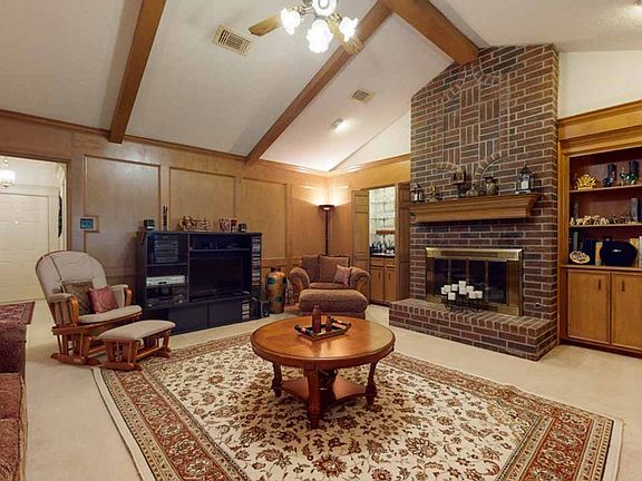 3rd image of 3385 Shady Hollow Ln