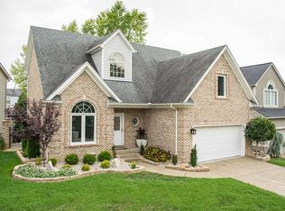8802 Kings Lynn Ln, Louisville, KY 40220