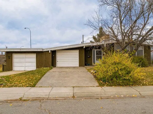 132 W Lake Wapta Rise SE, Calgary, AB T2J 2M9