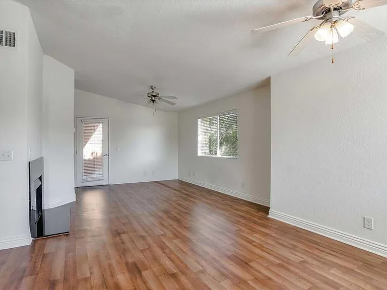 Solana Apartments — Photo 5