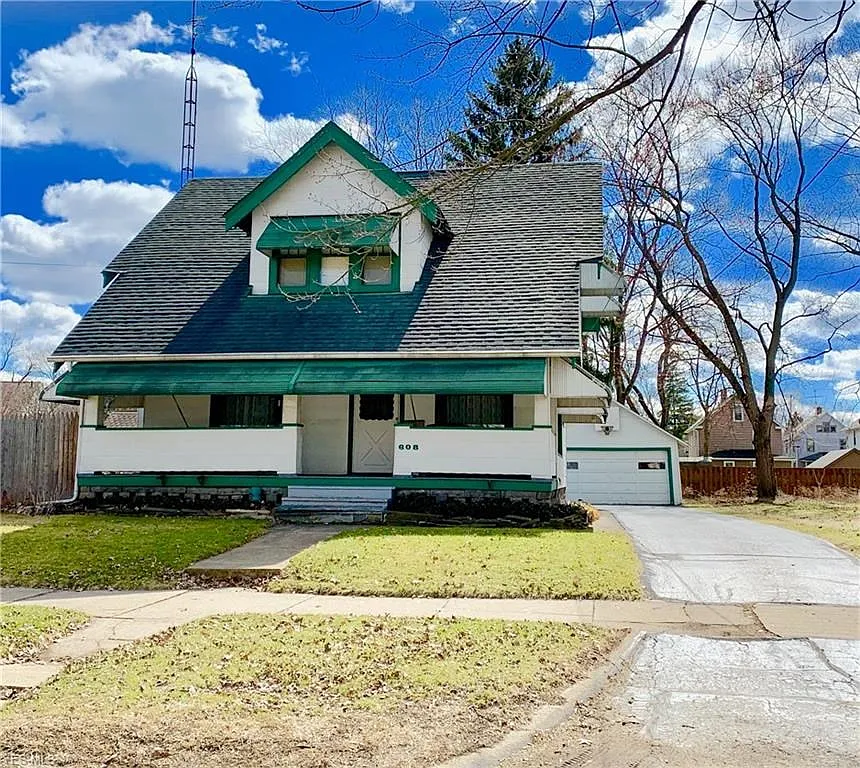 608 Atlantic St NE photo 1