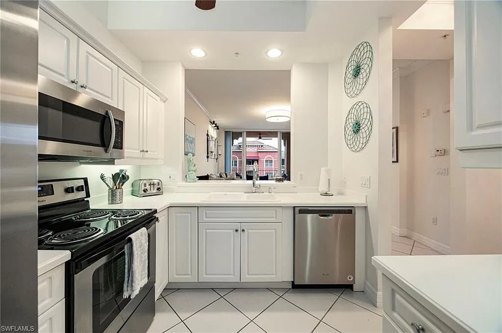 2 bed, 2.0 bath, 1344 sqft, $9,000 — Photo 3