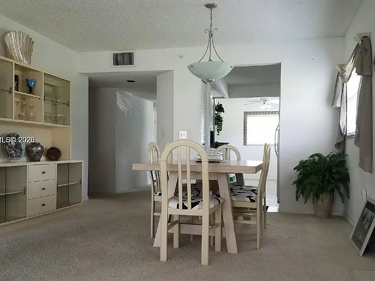 550 SW 137th Ave #101L — Photo 6