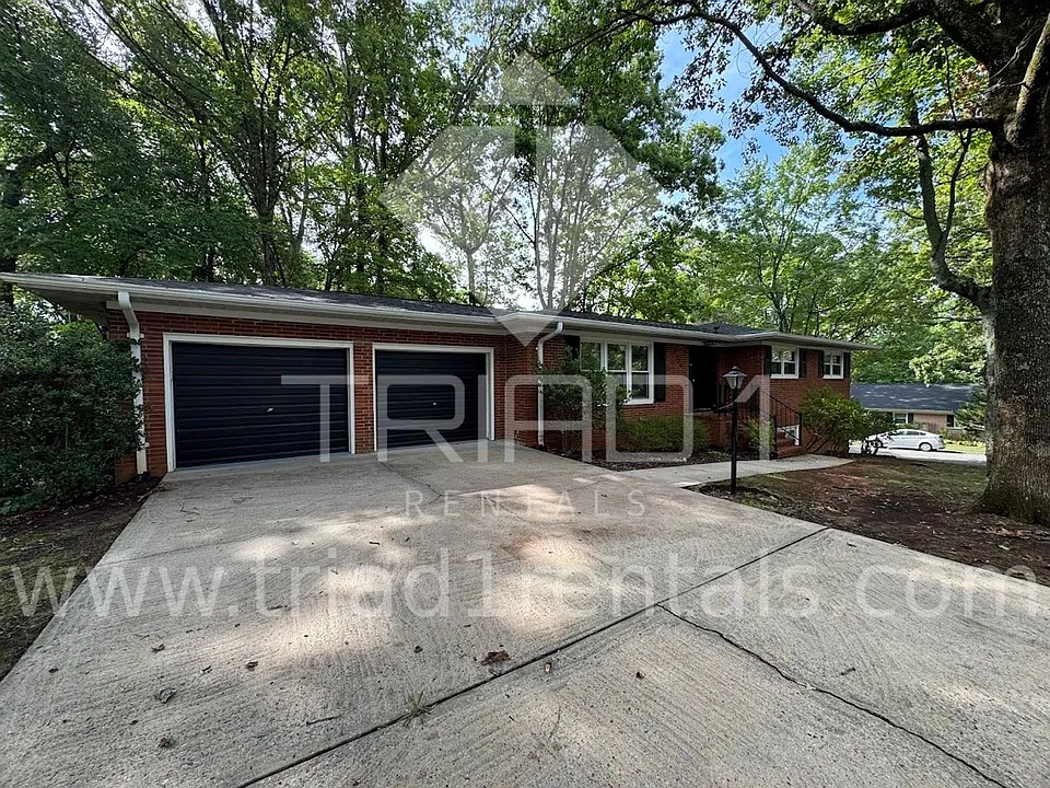 2205 Hathaway Dr