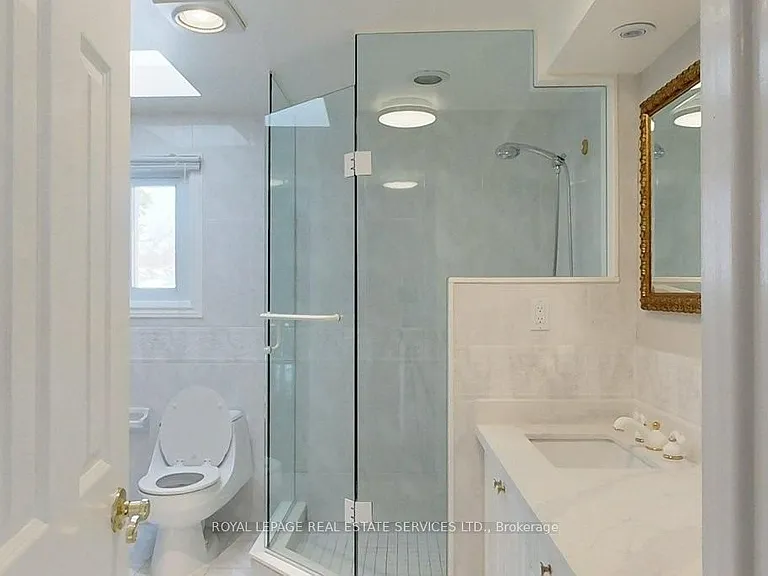 141 Castle Cres — Photo 25