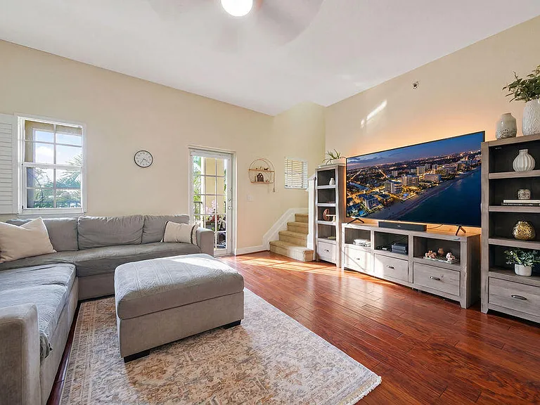 261 SW 6th Pl — Photo 10
