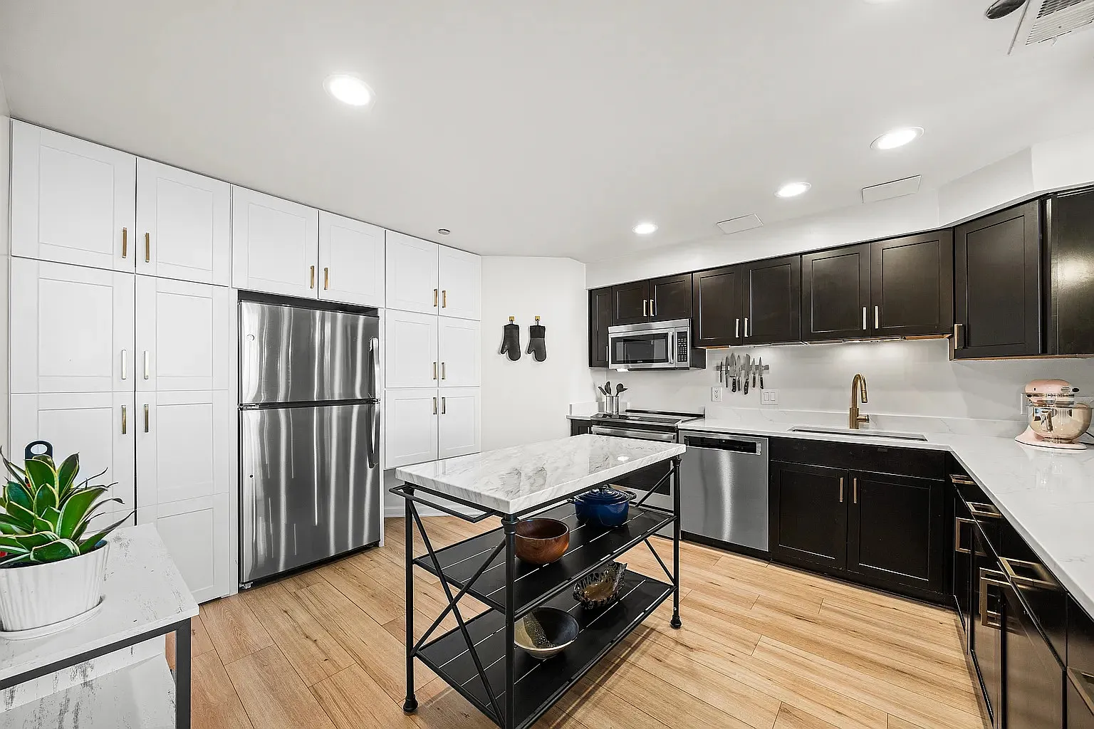 2 bed, 2.5 bath, 1518 sqft, $4,400 — Photo 1