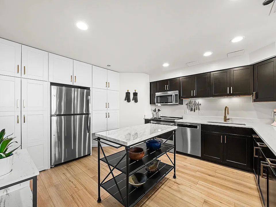 1301 N Courthouse Rd #1807