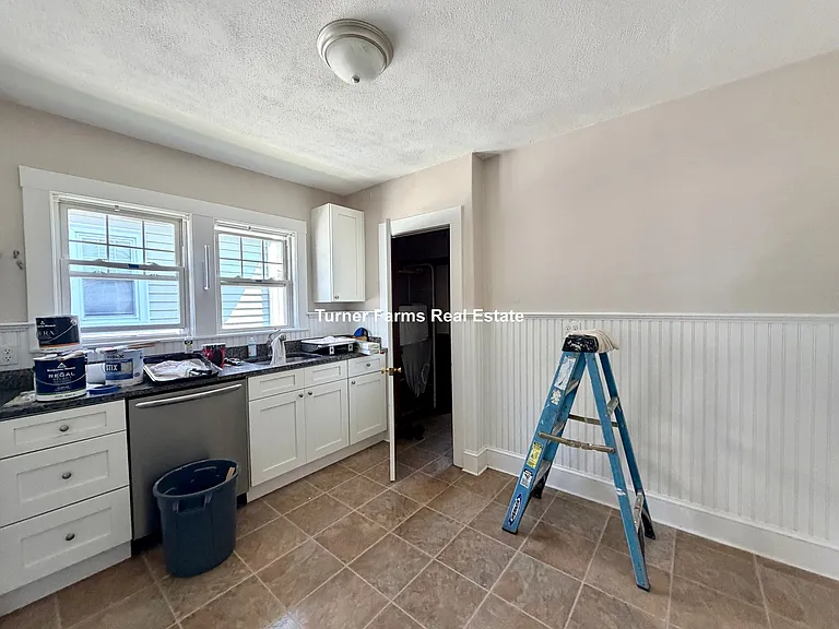 158 W Adams St — Photo 14