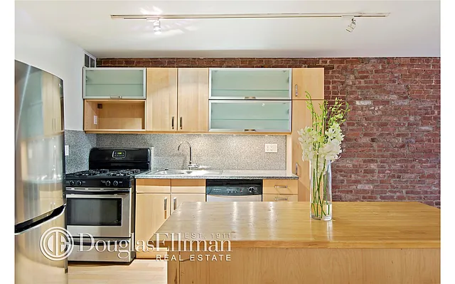 Rented by Douglas Elliman | media 24