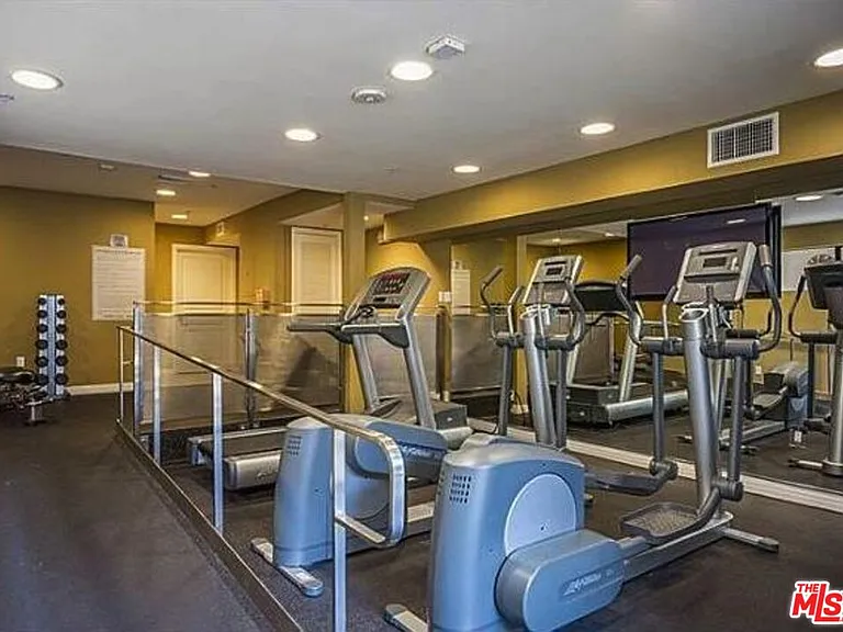 7320 Hawthorn Ave #203 — Photo 4