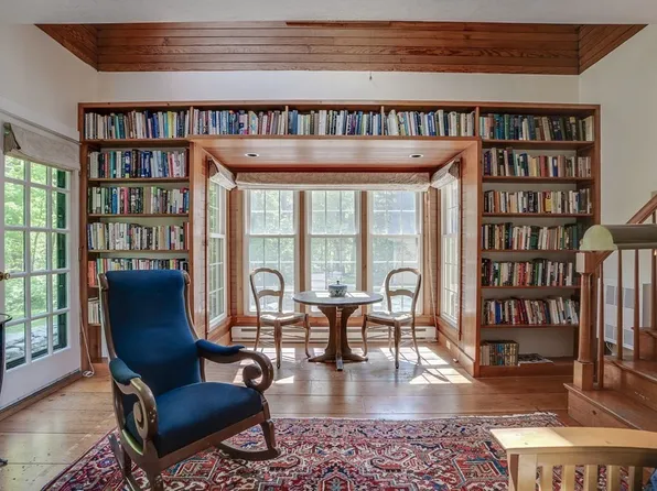42 Hubbardston Rd, Princeton, MA 01541