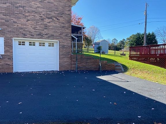 5th image of 2679 Lakemoore Dr