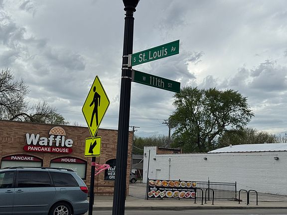 4th image of 11103 S Saint Louis Ave Unit 203