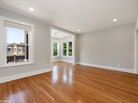 5th image of 3011 W Eastwood Ave #3