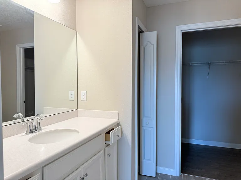1604 Mathews Manor Dr — Photo 13