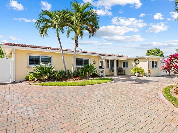 5th image of 1651 SW 23rd Avenue