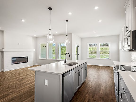 7th image of this home