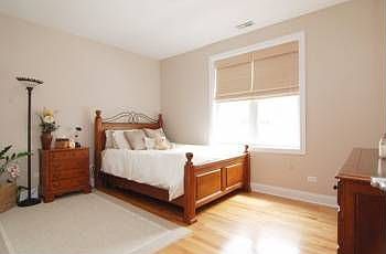 1st image of 4901 N Winthrop Ave