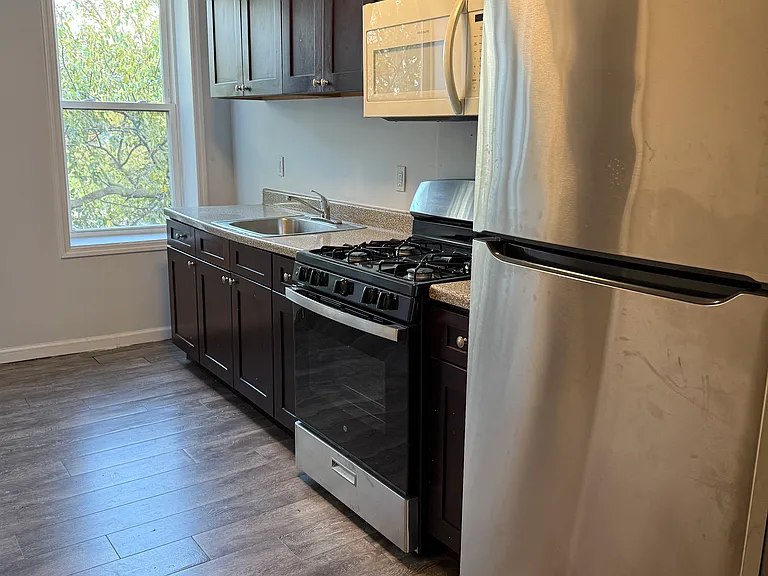 148 3rd St #3 — Photo 3