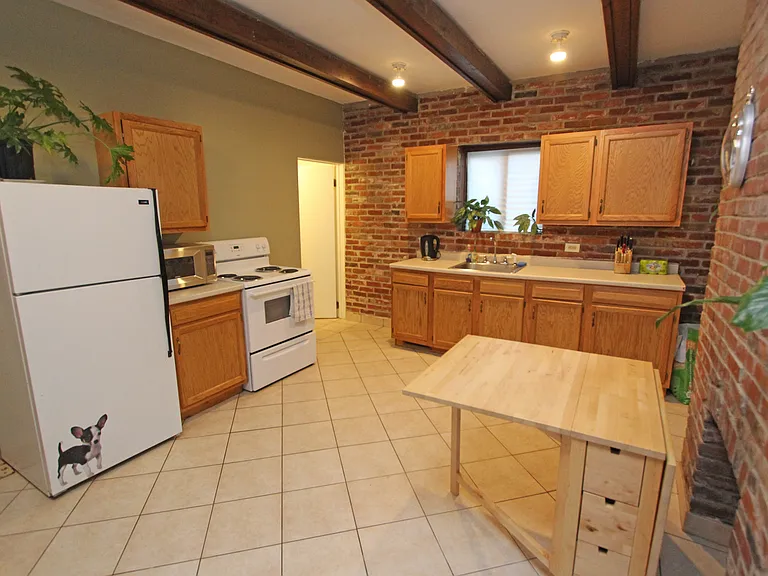 2610 Quarry St — Photo 2