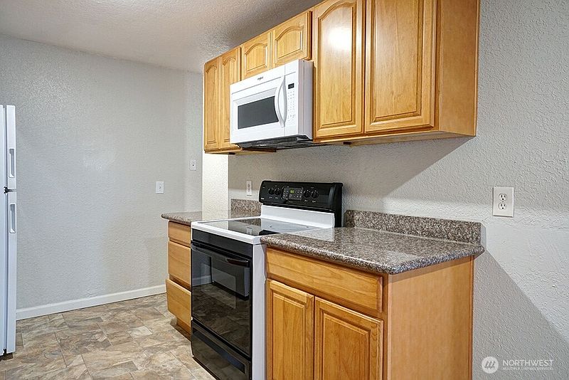 2nd image of 15409 9th Avenue SW