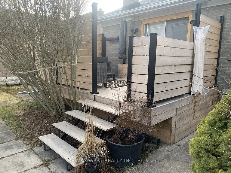 56 Stephen Dr — Photo 9