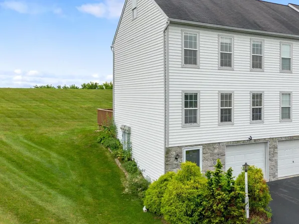 1060 Hearthridge Ln, York, PA 17404