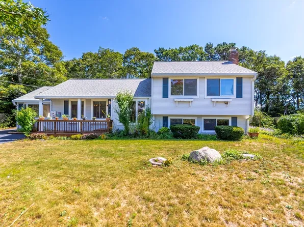 8 Laura Ln, Bourne, MA 02532