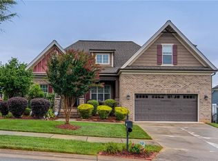 4661 Fairway Run Dr, Pfafftown, NC 27040