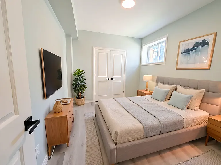 137 Saint George St #2 — Photo 10