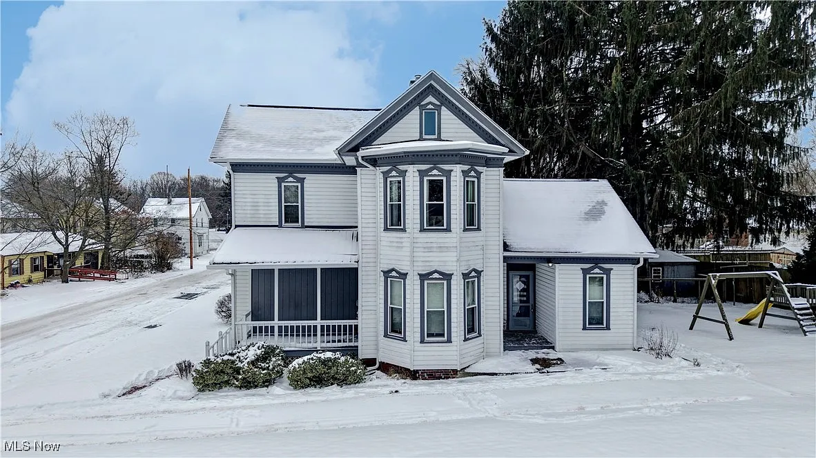 2407 Fletcher Ave NE photo 1