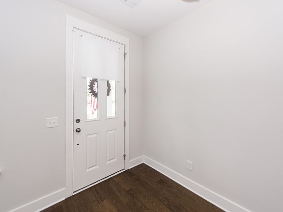 4th image of 275 Summers Dr
