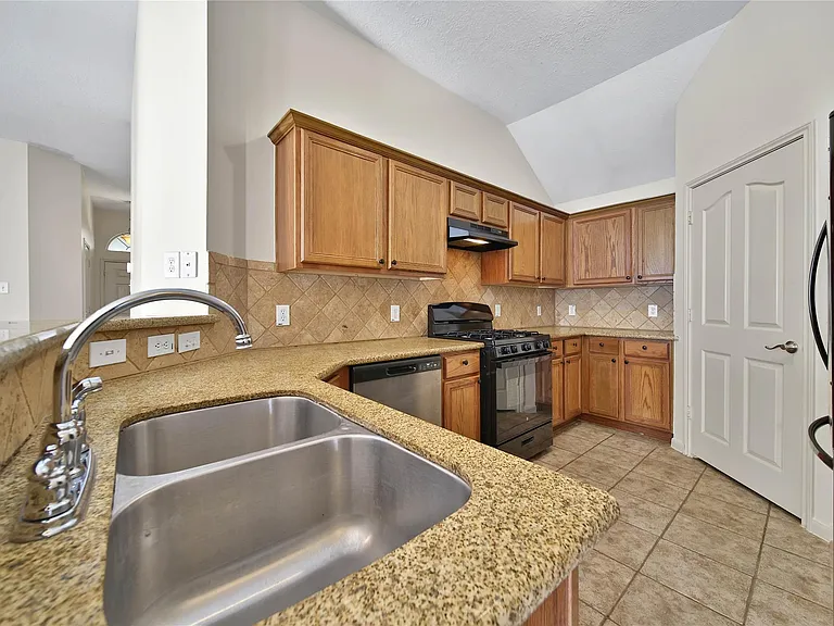 32026 Annice Ln — Photo 2