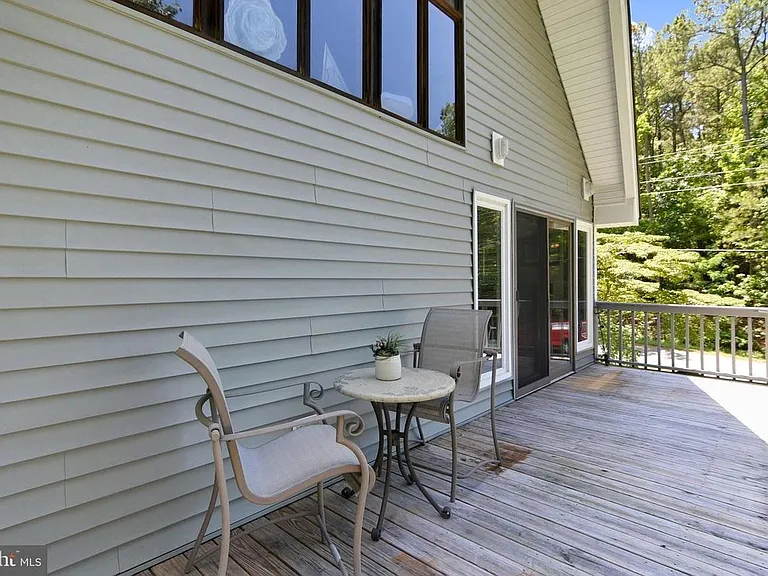 459 Monument Dr — Photo 16
