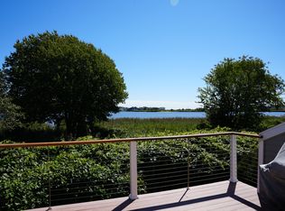 39 Lake Rd, Narragansett, RI 02882