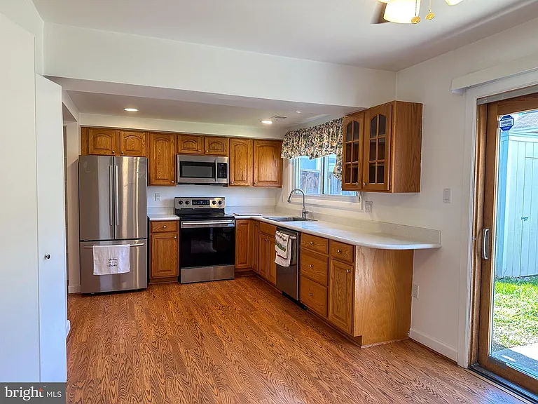 13327 Schwenger Pl — Photo 10