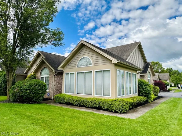 1103 Willow Brook Dr NE, Warren, OH 44483