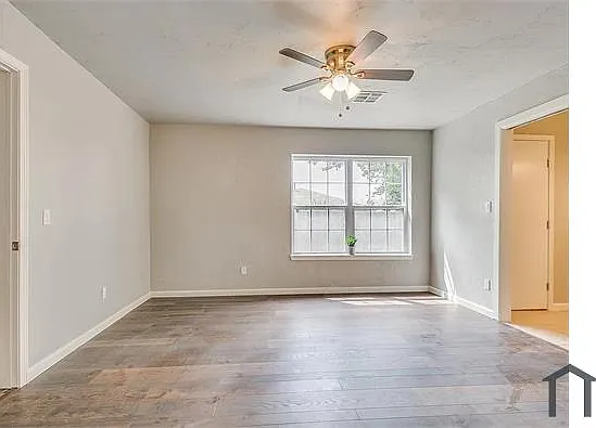 11001 N Blackwelder Ave — Photo 16