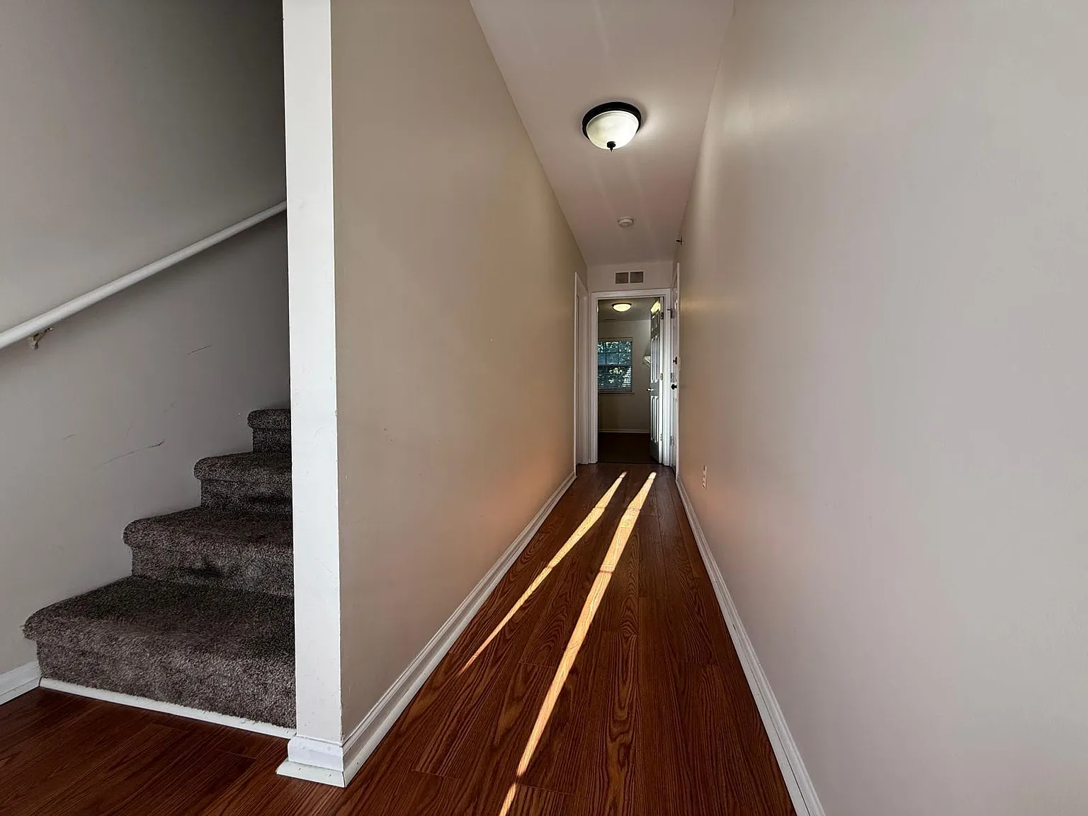 2 bed, 2.5 bath, 1976 sqft, $2,050 — Photo 4