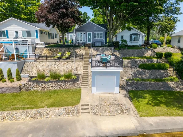 2385 W Sycamore Beach Rd, Angola, IN 46703
