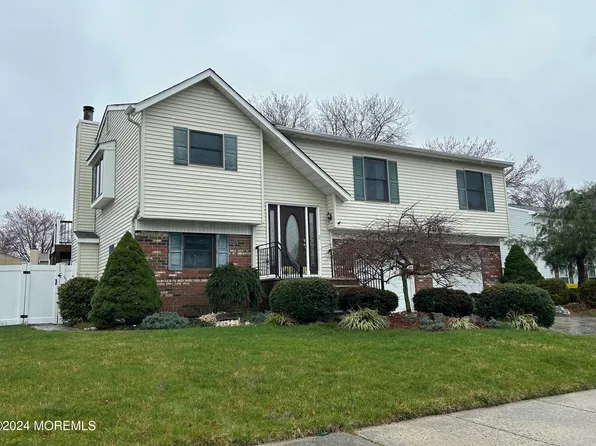 69 Appletree Road, Howell, NJ 07731