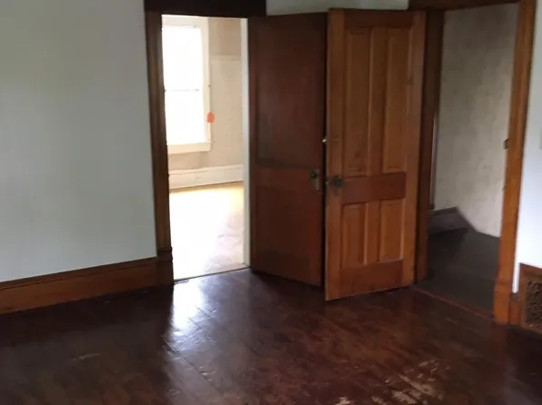 906 Cass St, La Crosse, WI 54601